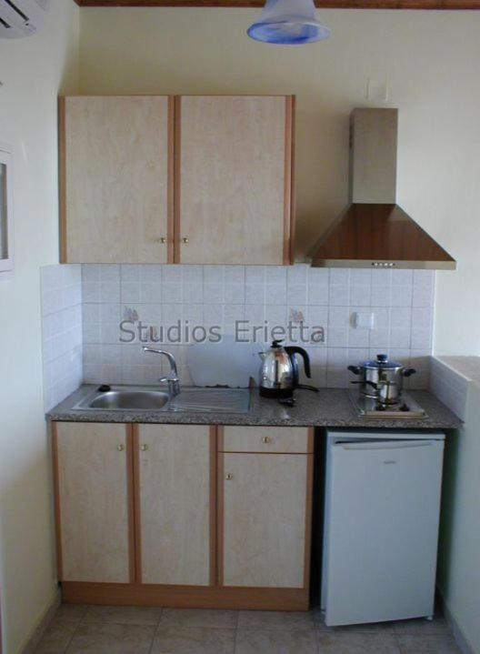 Erietta Studios Свороната Екстериор снимка