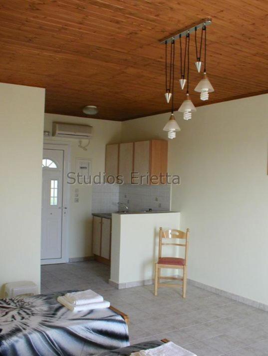 Erietta Studios Свороната Екстериор снимка