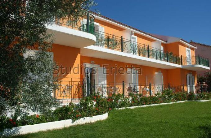 Erietta Studios Свороната Екстериор снимка