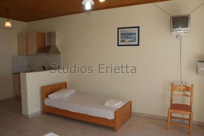 Erietta Studios Свороната Стая снимка